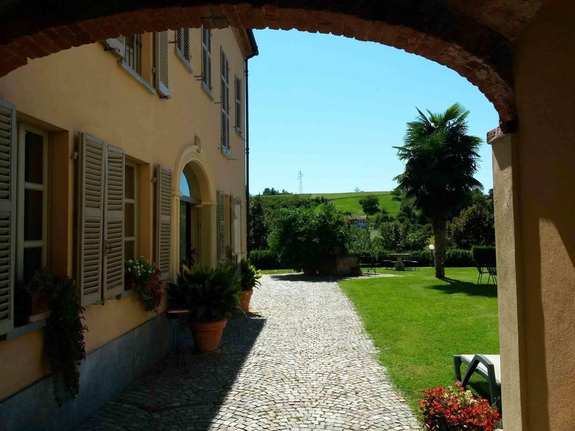 La Regibussa - Hotel Ristorante Asti Luaran gambar